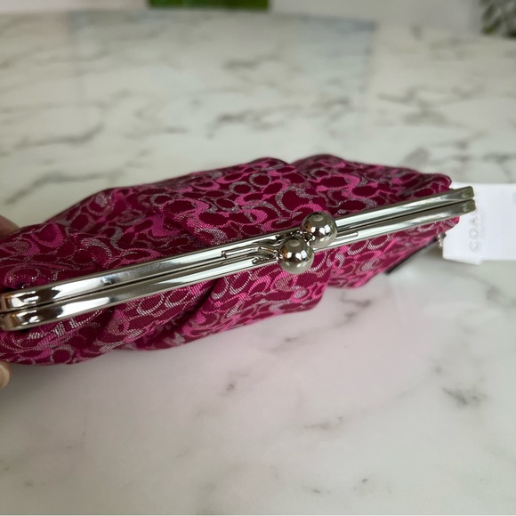 NTW COACH Vintage Optic Mini Signature Lurex Framed Kisslock Clutch Raspberry - Picture 9 of 12